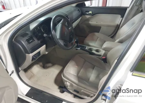 2008 Ford Focus Se из США, поврежденный, VIN 1FAHP33N18W158532